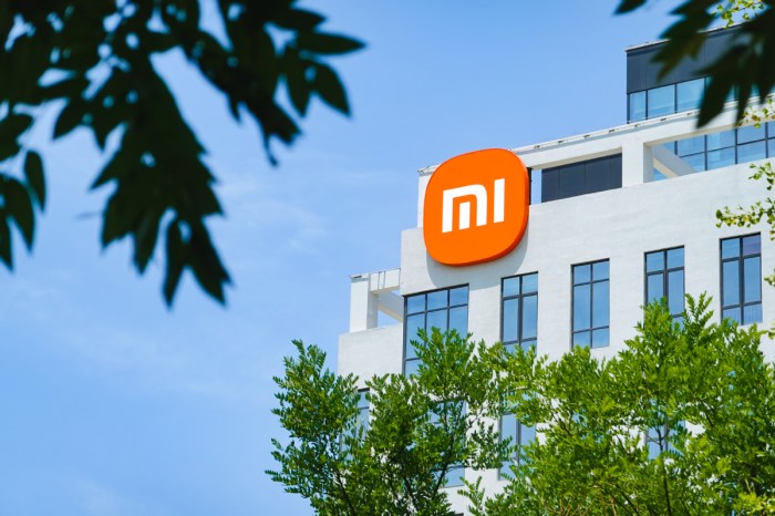 Xiaomi SU7 première voiture électrique - Mondial de l’Auto Xiaomi vs Realme phones