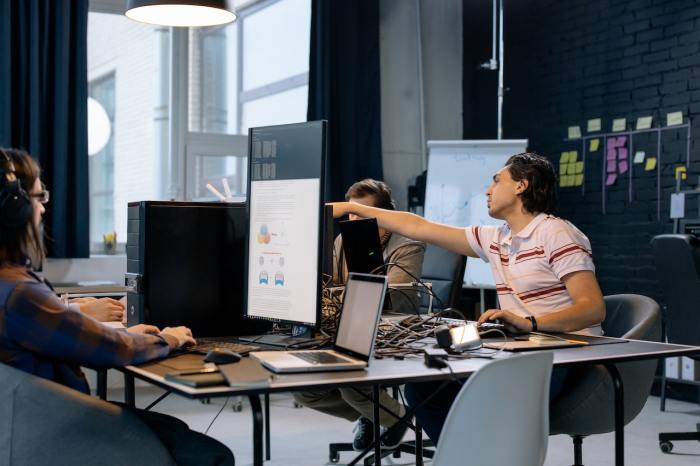 Startup Accelerators: How To Choose The Right One | Startups.com Startup accelerators